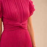 Sarma – Eleganta plisēta maxi kleita ar savērptu vidukli