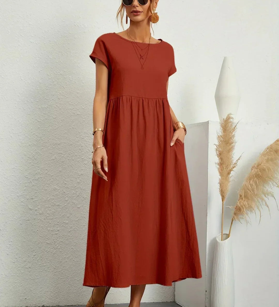 Gunta – Plūstoša midi kleita mūžīgai elegancei