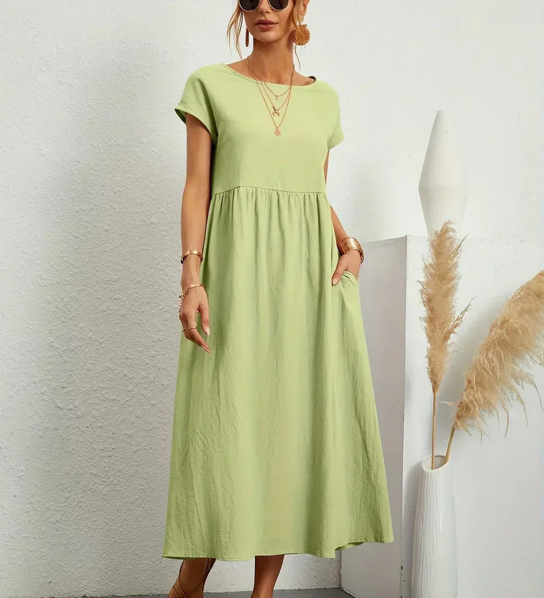 Gunta – Plūstoša midi kleita mūžīgai elegancei
