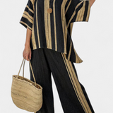 Adele – ērts oversized svītrains tops un brīvi lina šorti